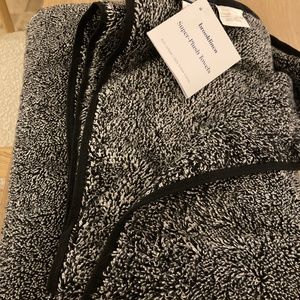 2 Brooklinen Superplush Bath Towels in Black Marl NWT